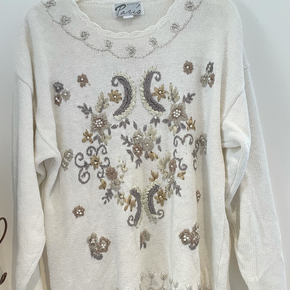 Vintage embroidered white cottage core knitted sweater size M